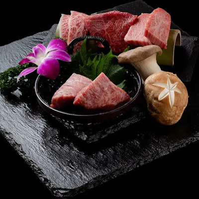黒毛和牛(A5)98%使用!デザートや韓国料理も充実