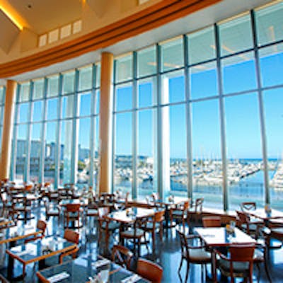 小樽港マリーナを一望できる絶景のシーサイドレストラン