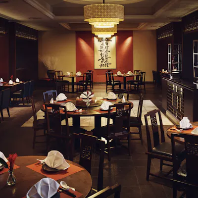 モダンでゆったりとした空間 中国料理「China Shadow」
