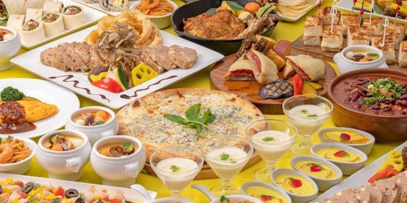 【平日ビュッフェ・時間無制限】焼きたて！牛肉の鉄板焼など全50種以上！最長15時まで時間制限なし！