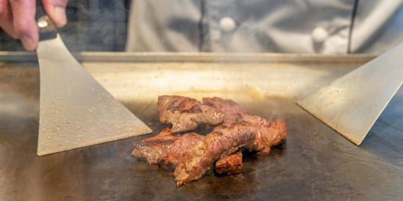 牛イチボ肉鉄板焼き（昼夜全日）