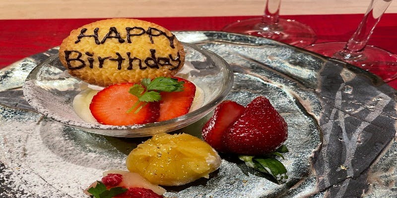 【記念日プラン】通常コース全8品、乾杯スパークリング、プチブーケ・写真立てと撮影・メッセージプレート