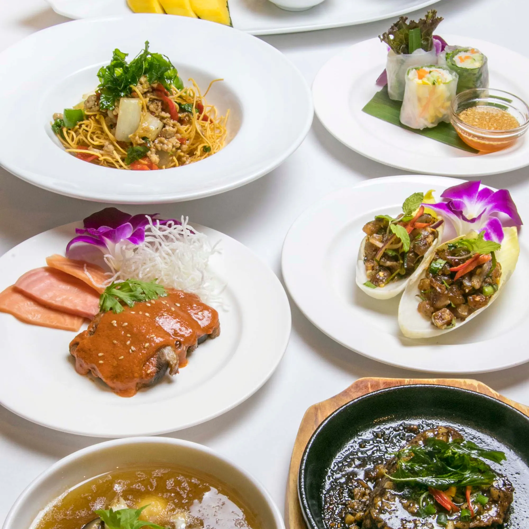 サイアム ヘリテイジ 東京 2時間飲み放題付 高級食材葡萄牛やマグロ ガパオソースで頂く揚げ麺など本格タイ料理全7品をご堪能 ディナー プラン メニュー 一休 Comレストラン