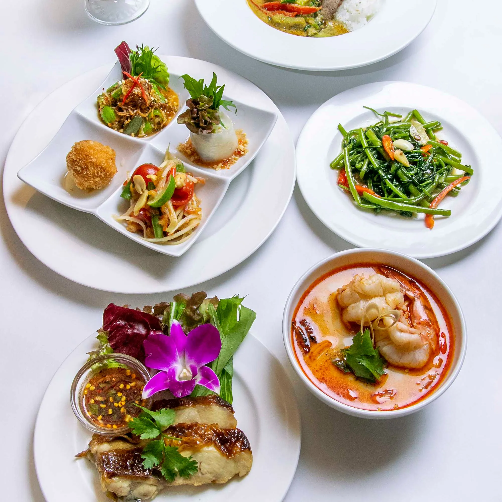 サイアム ヘリテイジ 東京 エリア貸切 2時間飲み放題付 開放的なくつろぎ空間で 季節の食材を使った本場のタイ料理を堪能 ディナー プラン メニュー 一休 Comレストラン