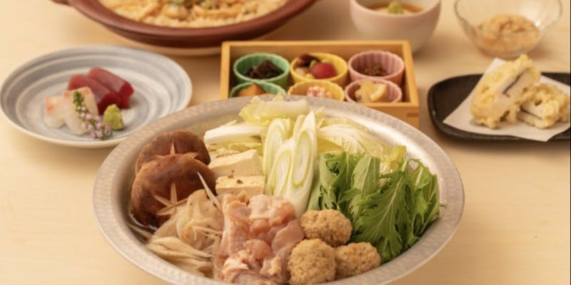 【華】鶏コクしょうゆ鍋、浅利とみつばの土釜ご飯　全7皿＋飲み放題