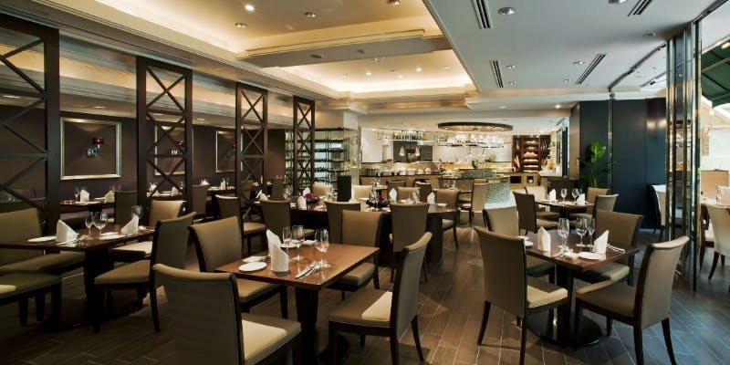 【Xmas2025】ローストビーフも食べ放題　選べるメインにオマール海老や仔羊がラインナップ