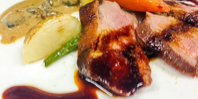 【スペシャルランチ】オードブル、オマール、選べるメイン、デザート等全5品＋乾杯スパークリング