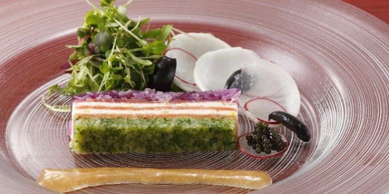 【Menu A 】前菜2品・スープ・お魚料理＆国産牛のWメインなど＋乾杯シャンパーニュと赤白ワインセット