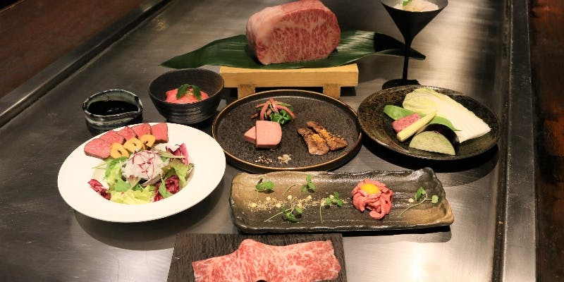大人気【肉づくしコース】A5サーロイン炙り寿司、和牛ハンバーグ、和牛タタキ、ステーキを含む全9品
