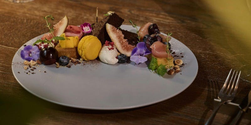 【ランチ記念日コース】魚・肉のWメインの贅沢フルコース＆アニバーサリープレート付