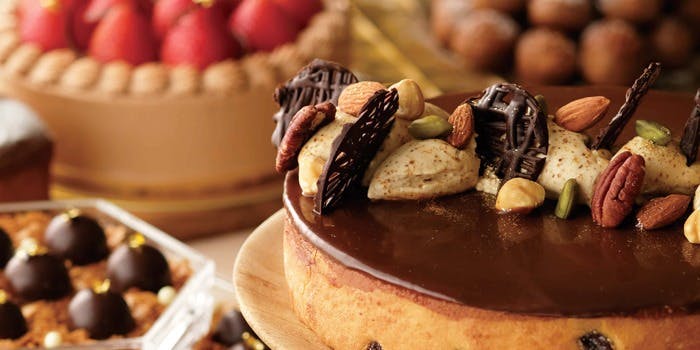 オールデイダイニング カメリア ホテルオークラ福岡 特別イベント バレンタインスイーツ セイボリーナイトブッフェ スパークリングワイン1杯付き ディナー プラン メニュー 一休 Comレストラン