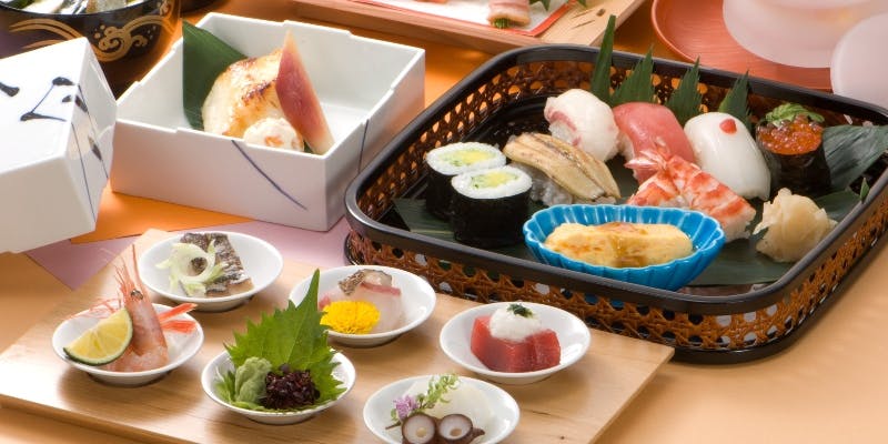 【雅流】季節の前菜盛りや旬の寿司、小盛のお造り5種、水菓子など全6品
