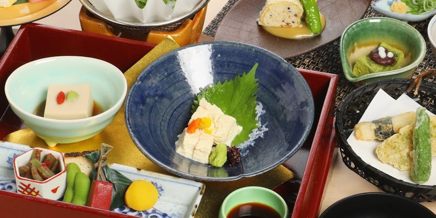 醐山料理 雨月茶屋 桜膳 筍すもしと生湯葉を使った身体に優しい箱膳 醍醐寺拝観券 ランチ プラン メニュー 一休 Comレストラン
