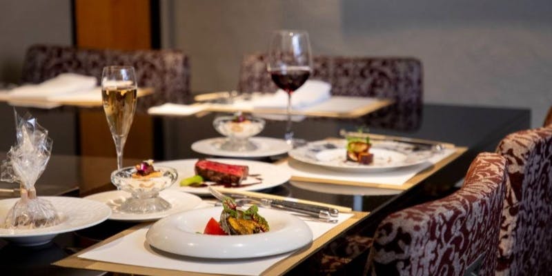 【Xmas2025】聖夜に煌めく鉄板カウンター限定特別コース＋伊勢海老にグレードアップ（21時30分入店）