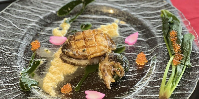 活け鮑、A5黒毛和牛、フォアグラ、鯛茶漬け、デザートなど全8品