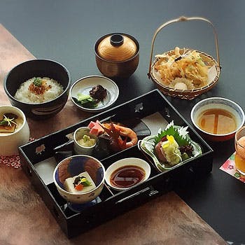 日本料理 はりま 姫路キヤッスルグランヴィリオホテル 花膳 鮮やかなお料理の数々を楽しめるはりま定番ランチ お造り 蒸し物 揚物 デザートなど全7品 ランチ プラン メニュー 一休 Comレストラン