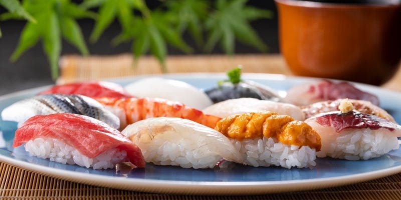 【寿司】かえで　お任せ握り9貫をご堪能！贅沢ランチ＋シャンパンなど選べる1ドリンク（テーブル席）