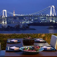 都会の喧騒を忘れさせる和の空間