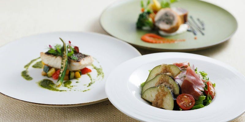 R restaurant & bar�^�U�E�Q�[�g�z�e������byHULIC 13�K