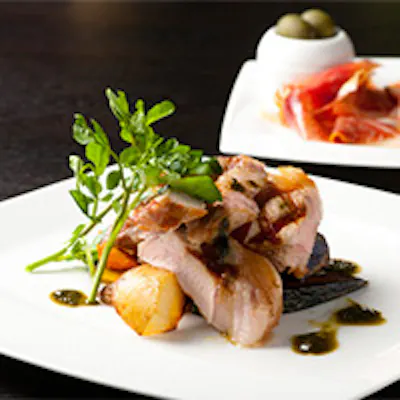 西洋料理をベースにしたビストロ風レストラン&バー