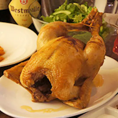 名物ロティサリーチキンとこだわり樽生ビールを