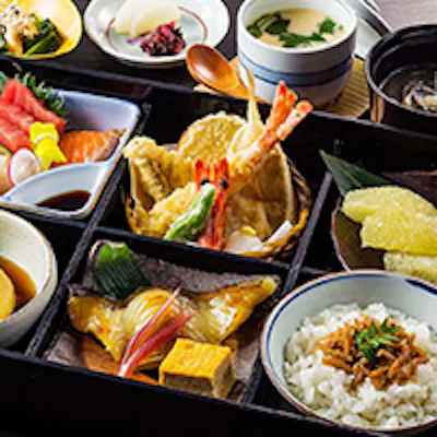 季節で変わる旬の食材をふんだんに使った創作和食をご堪能ください