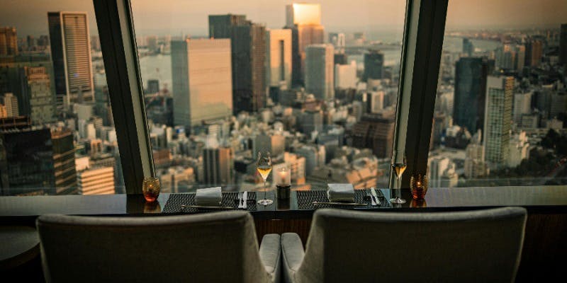 【The BAR DINNER】前菜・寿司・パスタ・サーロインを愉しむ4品＋窓側 スパークリングワイン（お台場側）