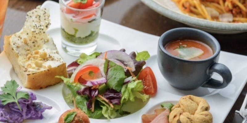 【ランチコース】旬の前菜や選べるピッツァ、パスタ、メインなど全4品（土日祝限定・12/20～）