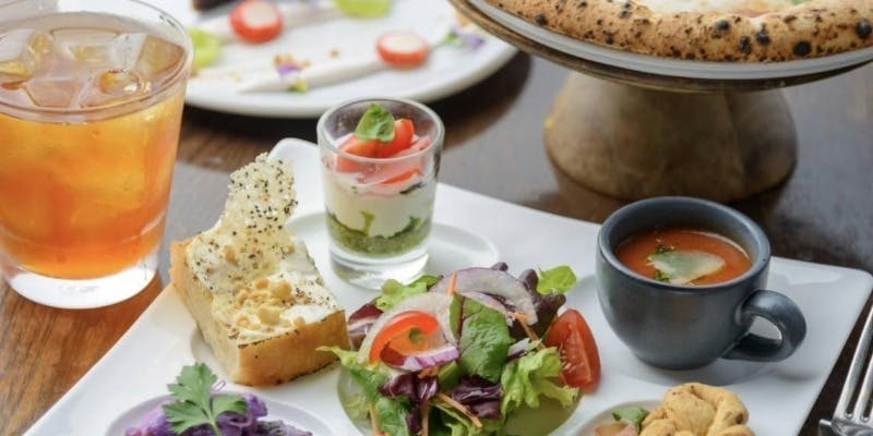 【お得なランチセット】選べるメイン＋キレイになるサラダ＆デリ＋選べるデザート（平日Web限定）