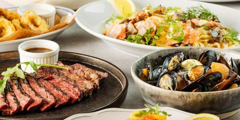 【プレミアム】牛赤身グリル、選べるピッツァ、サーモンパスタ等12品＋2時間飲み放題