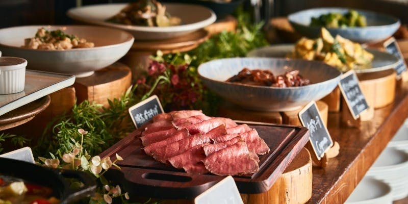 【Xmas2025】フレッシュ苺や冬のスイーツ食べ放題＋選べるメイン（クリスマス期間限定）