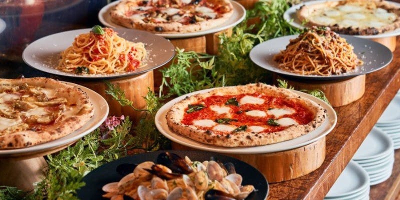 【年末年始ランチ】フレッシュ苺やピッツァ、パスタなど食べ放題！贅沢ランチブッフェ（12/26～1/4限定）