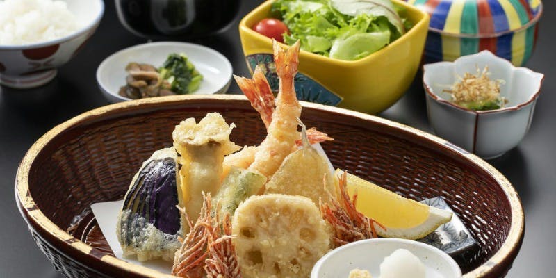 【国産車海老天ぷらセット】天ぷら盛り合わせ、口取り3種、煮物など＋乾杯ドリンク付き