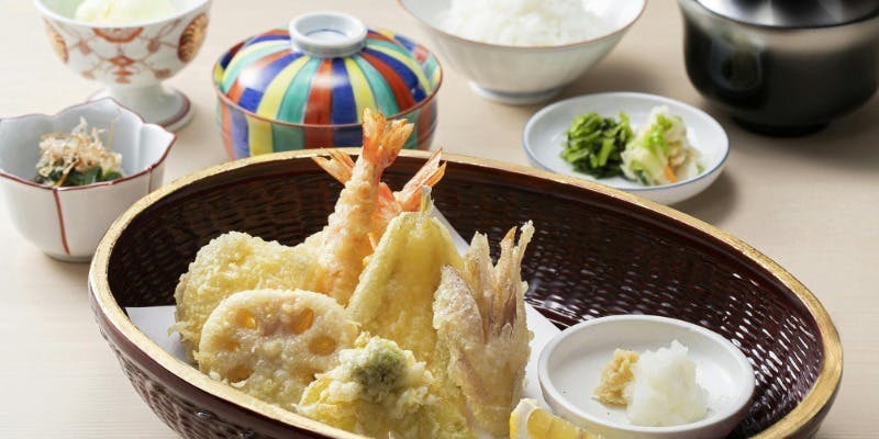 【天ぷら膳】天ぷら盛り合わせ、口取り3種、煮物など＋乾杯ドリンク付き