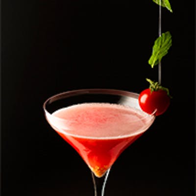 季節のフルーツと野菜に拘ったカクテルと煌びやかな眺望とのマリアージュを