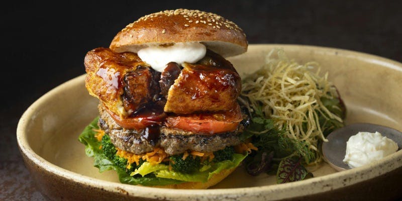 【冬限定】寒い季節にぴったり「ビーフ シチュー バーガー」＋1ドリンク付き