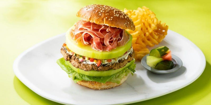 Dining & Bar LAVAROCK�^�R�[�g���[�h�E�o�C�E�}���I�b�g �V���X�e�[�V����