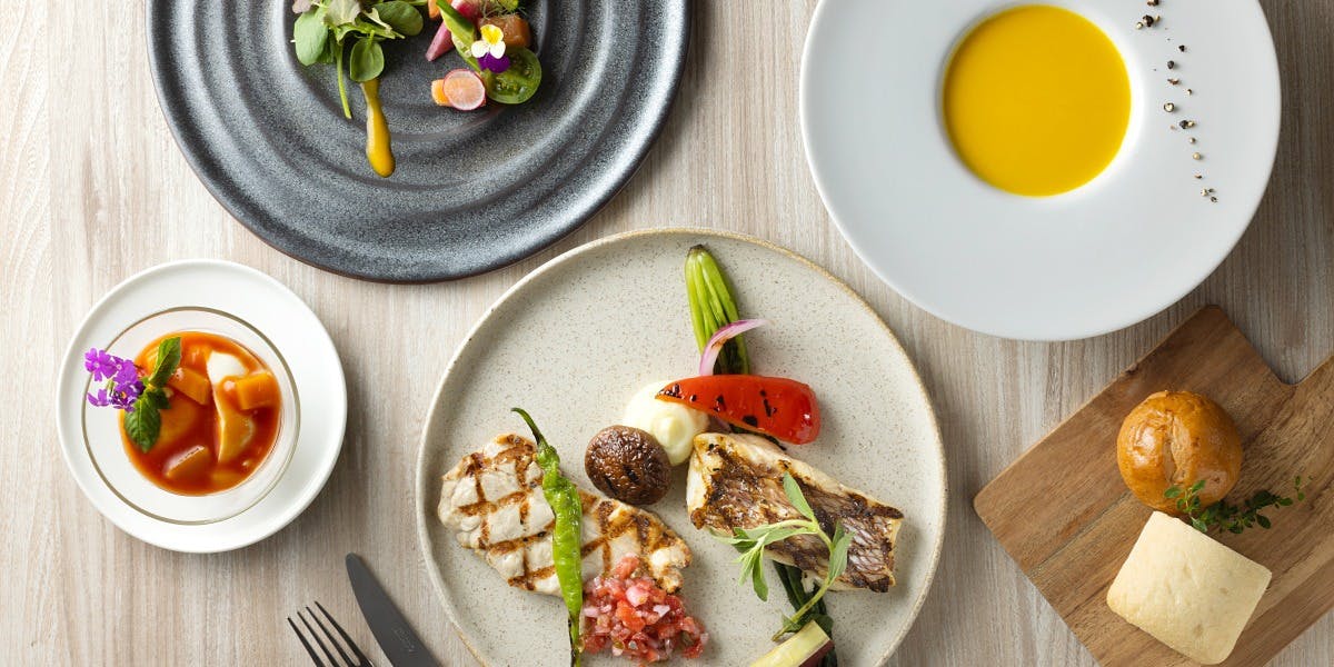 Dining＆Bar LAVAROCK（ダイニングアンドバーラヴァロック）