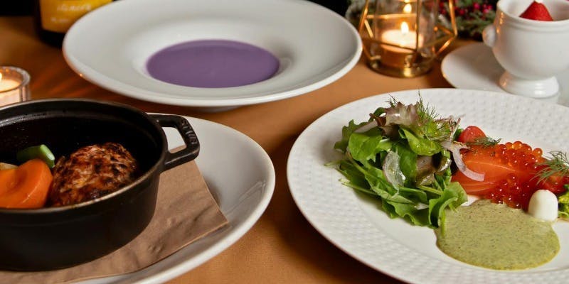 【Xmas2025】絶品煮込みハンバーグを味わう「名物煮込みハンバーグのクリスマスコース」