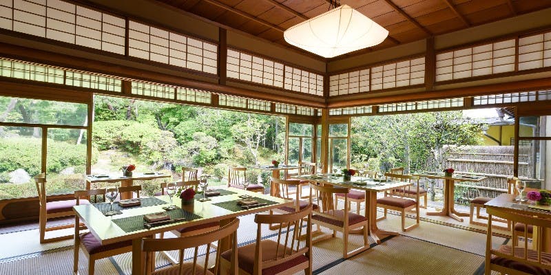 【1日3組限定】特製季節のアフタヌーンティー＋2時間のカフェフリー付（日本庭園望むテーブル席/平日限定）