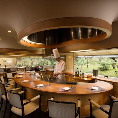 厳選素材の持ち味を最大限に活かした鉄板焼