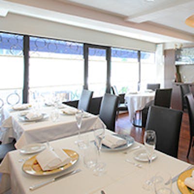 外苑西通りから少し入った路地にある「レストランタニ」