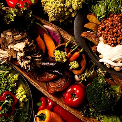 北海道から九州までの契約農家、静岡県の自社農園などからの新鮮野菜を毎日ご用意