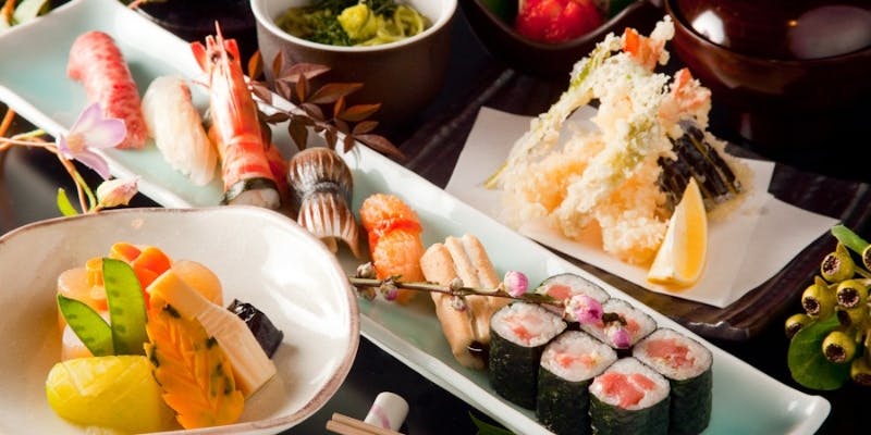 【おまかせコース】前菜、刺身、焼物、厳選おまかせ寿司など全10品（カウンター）