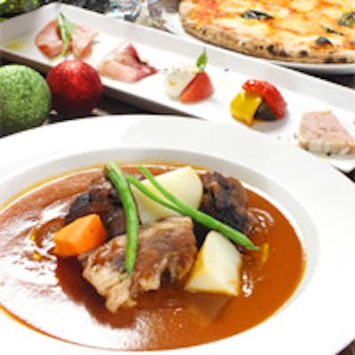 当店自慢の逸品 薪窯で焼く本格ピッツァ。南イタリア地方に伝わる家庭的な味を