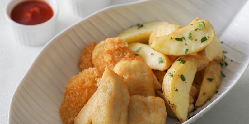 【Xmas2025】フィッシュ・チップス付ホワイトベアXmasアフタヌーンティー＋Mフレール1杯（その他お替自由）