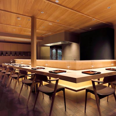 カウンター席「近また」で、懐石にとらわれない食事を...