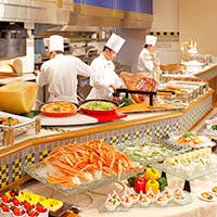 人気のブッフェでお好きなものをお好きなだけ