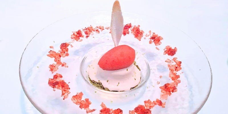 【季節の美食コース「苺」】季節限定トリフの一皿、苺尽くしのデザートなど全7皿 ＋苺のカクテル付