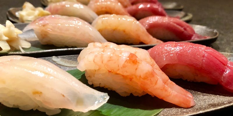 【食材の「旬」を活かす鮨割烹】お寿司7貫、旬の魚の焼物、お造りなど全7品